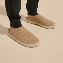 Load image into Gallery viewer, Olukai Men&#39;s Hamani Hulu Slipper SHOES OLUKAI 9 Oatmeal 
