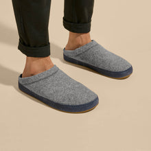 Load image into Gallery viewer, Olukai Men&#39;s Hamani Hulu Slipper SHOES OLUKAI 10 Graphite / Trench Blue 
