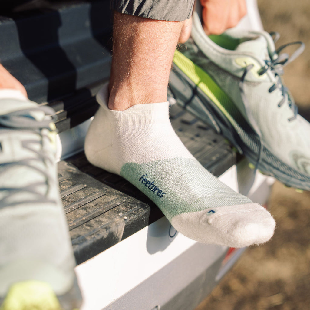 Feetures Unisex Merino 10 Max Cushion Tab SOX FEETURES