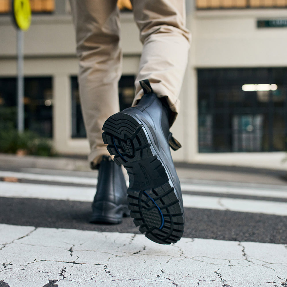 Unisex 2240 Lug SHOES BLUNDSTONE