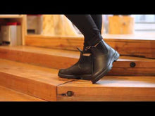 Load and play video in Gallery viewer, Blundstone 558 Black
